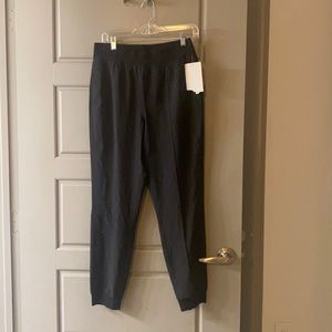 lululemon wanderer jogger 28”